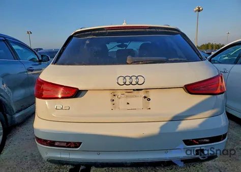 2015 Audi Q3 Premium Plus z USA, uszkodzony, nr VIN WA1BFCFS6FR004781